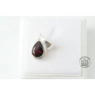 Gránát fazettált csepp drágakő ezüstben 8500