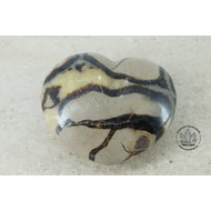 Szeptária faragott szív dísztárgy I.