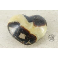 Szeptária faragott szív dísztárgy IV.