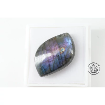 Labradorit levélke liláskék kaboson 13200 Labradorit levélke liláskék kaboson 13200