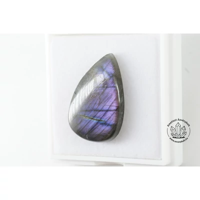 Labradorit lilás csepp kaboson 6600