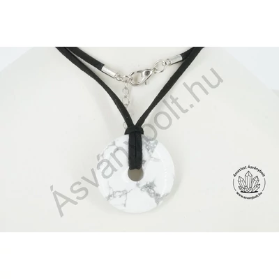 Howlit fánk medál bőrláncon