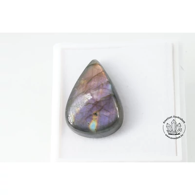 Labradorit extra lilás csepp kaboson 8100