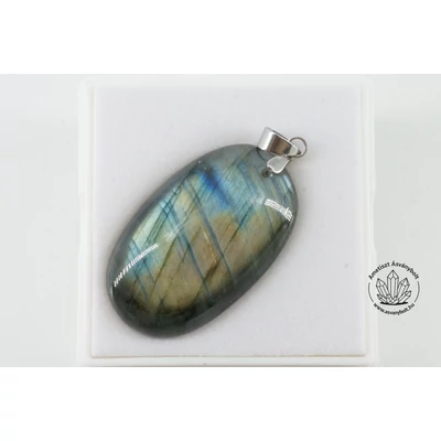 Labradorit extra ovális fúrt medál 13700