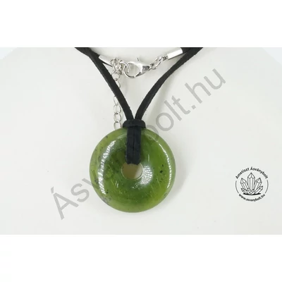 Nefrit jade fánk 3 cm-es medál bőrláncon