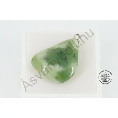 Nefrit jade fúrt medál 13000