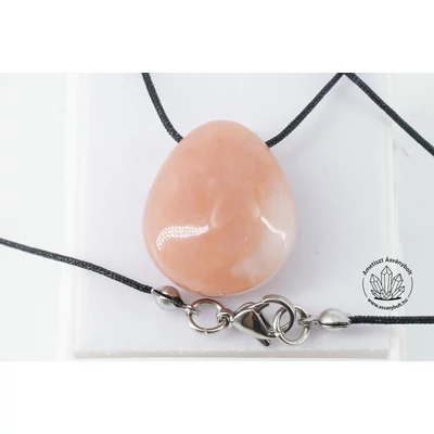 Rózsaopál fúrt medál zsinórláncon 9000