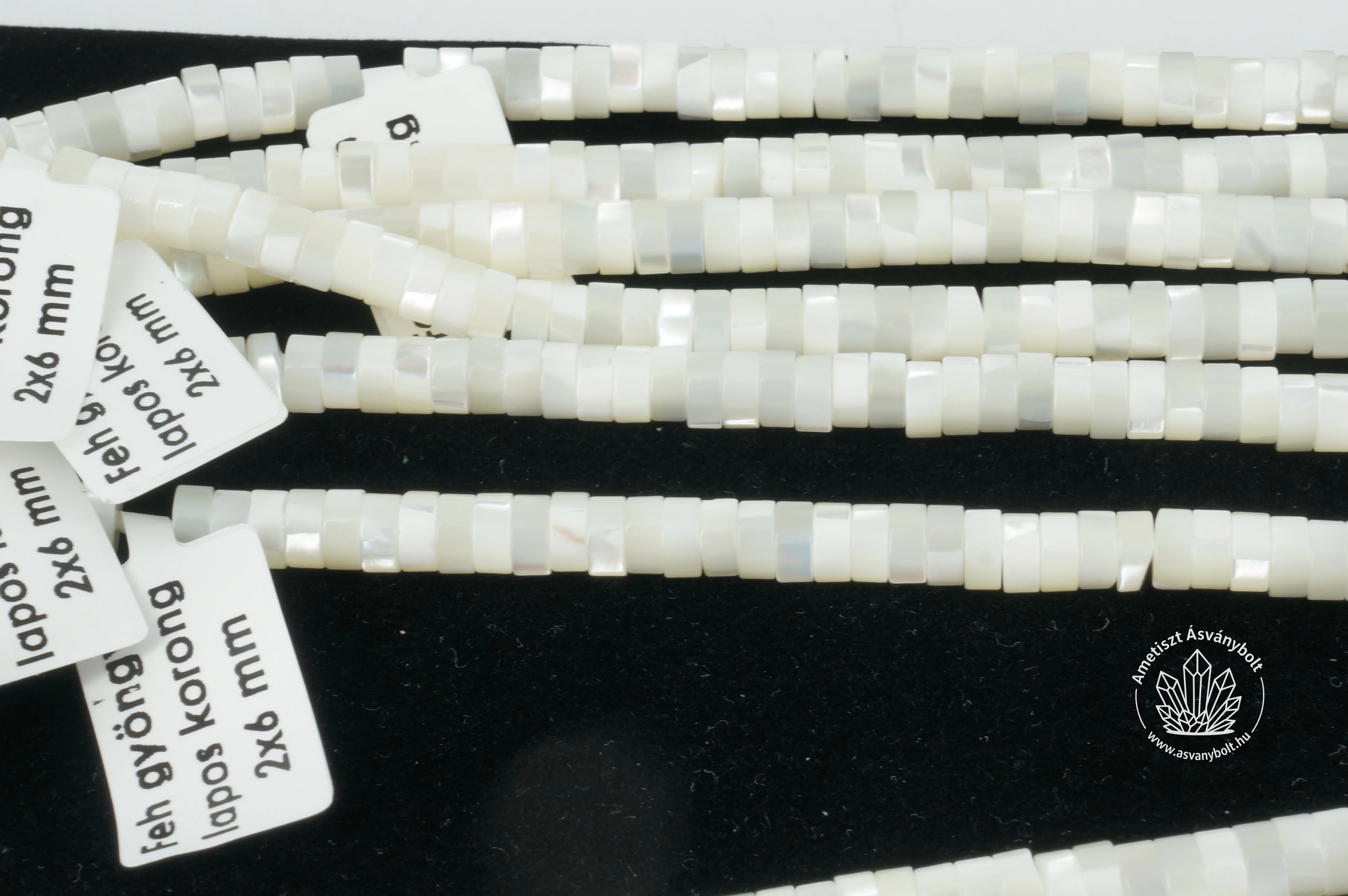Fehér gyöngyház lapos korong 2x6 mm