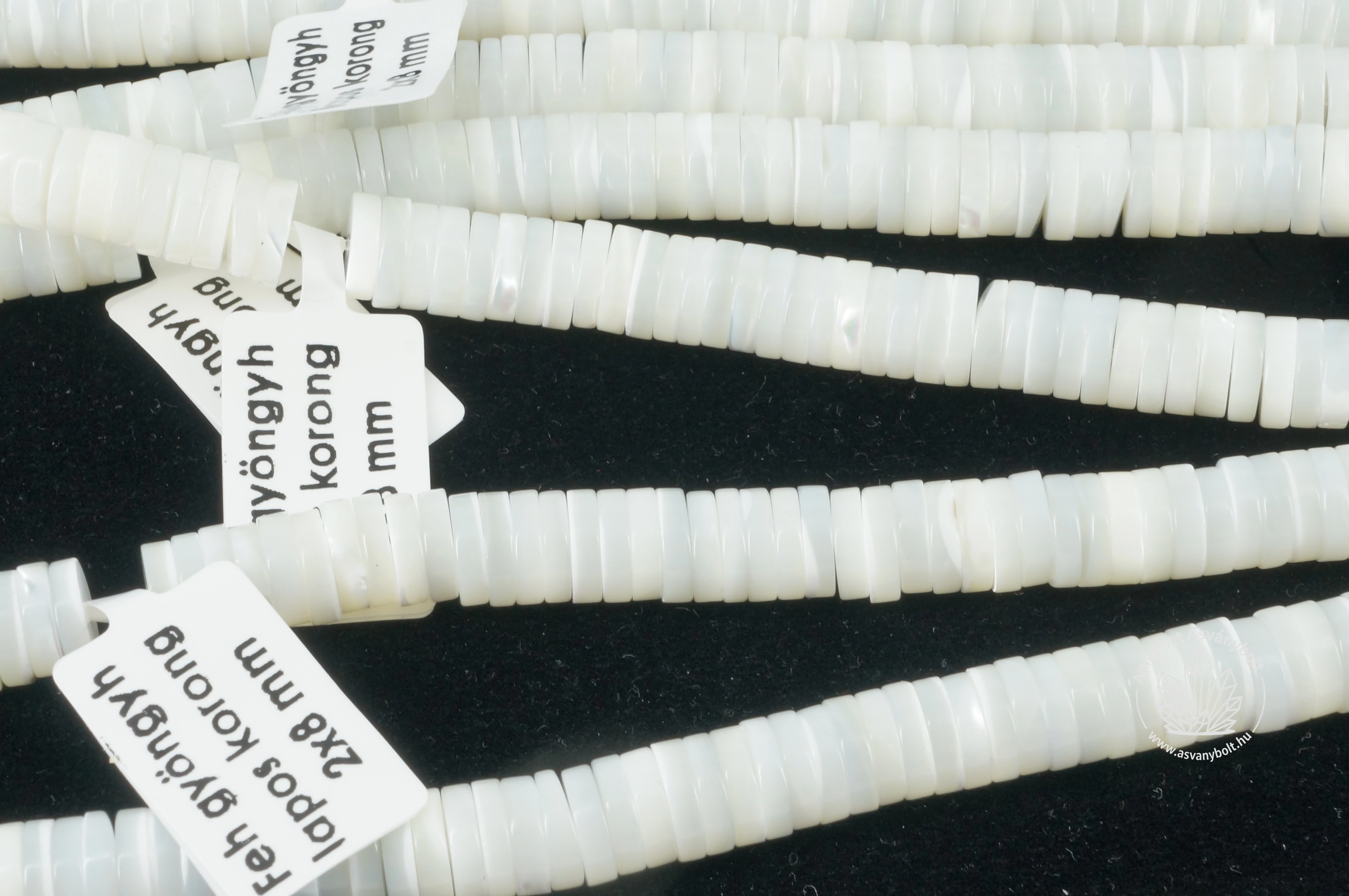 Fehér gyöngyház lapos korong 2x8 mm