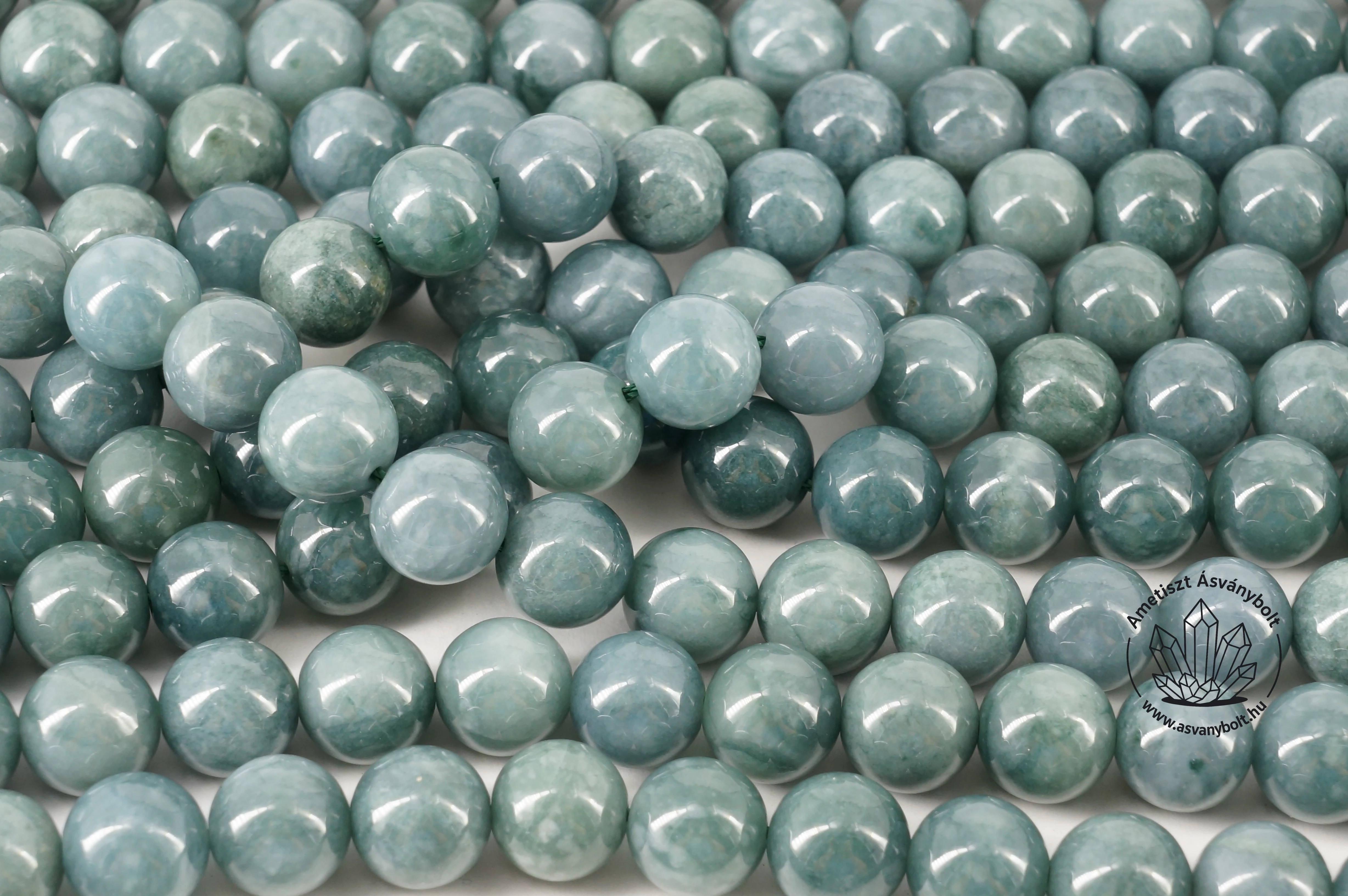 Jade Guatemala 10 mm-es golyós szál