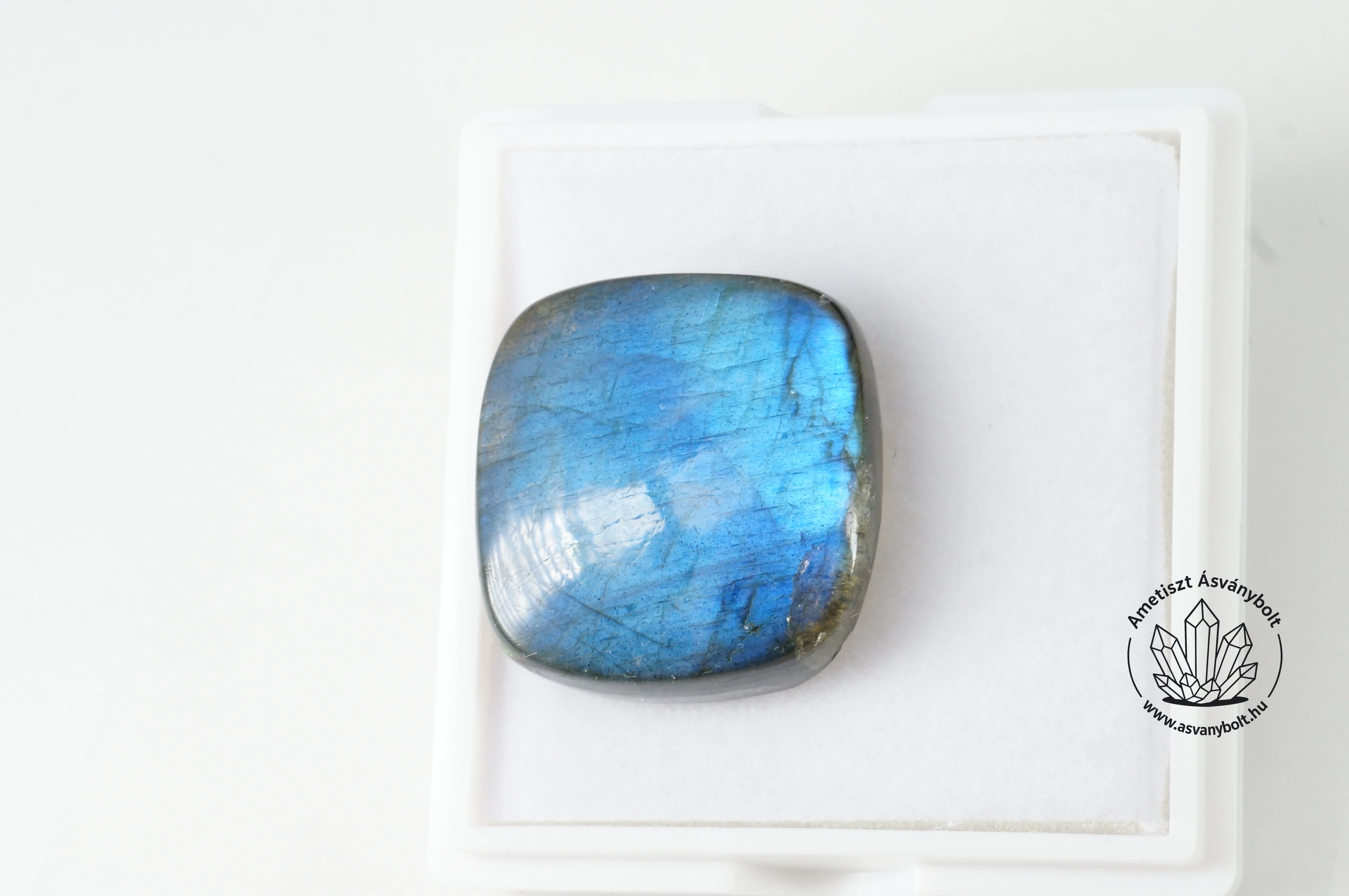 Labradorit égszínkék párna kaboson 10600