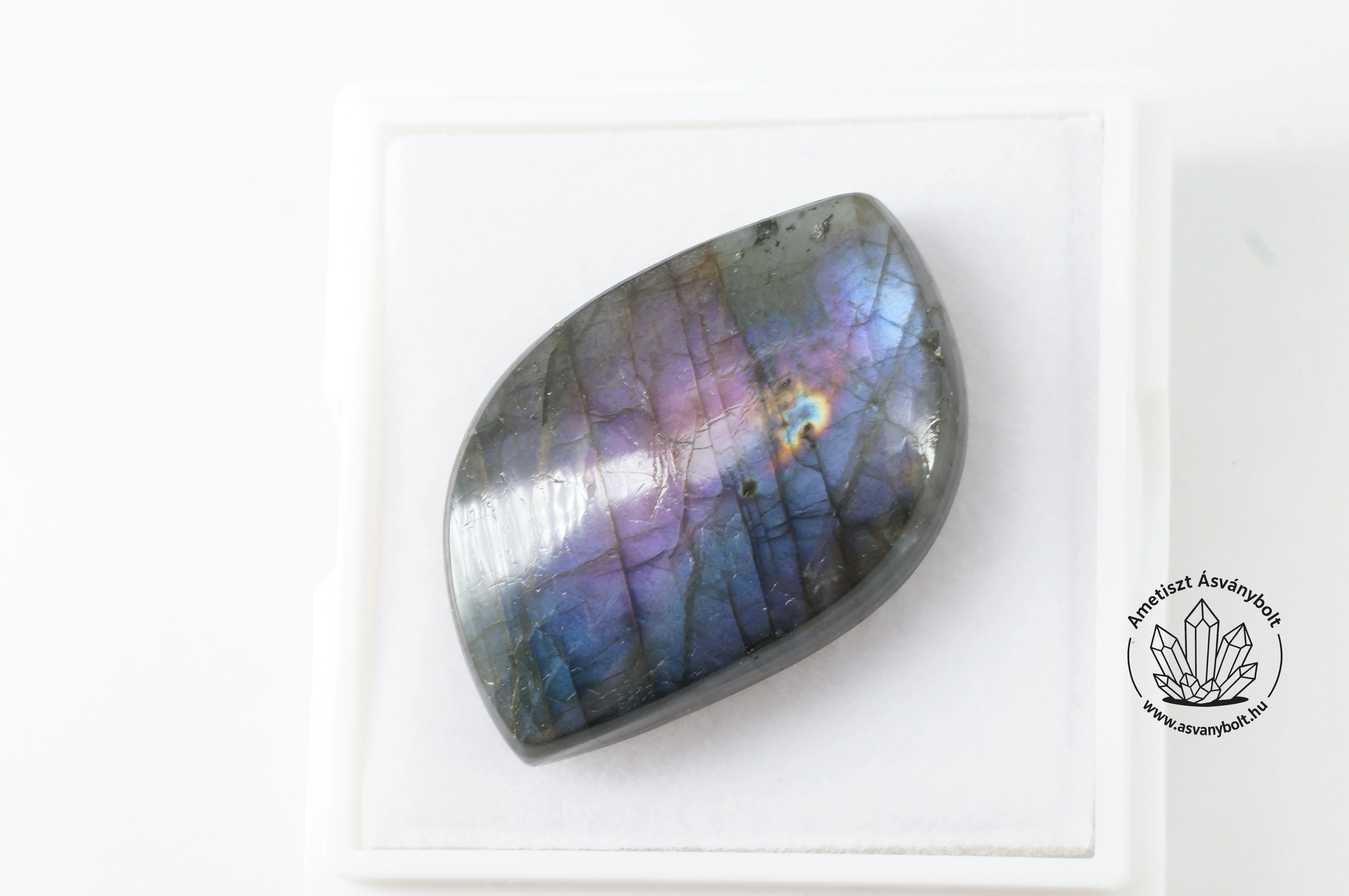 Labradorit levélke liláskék kaboson 13200