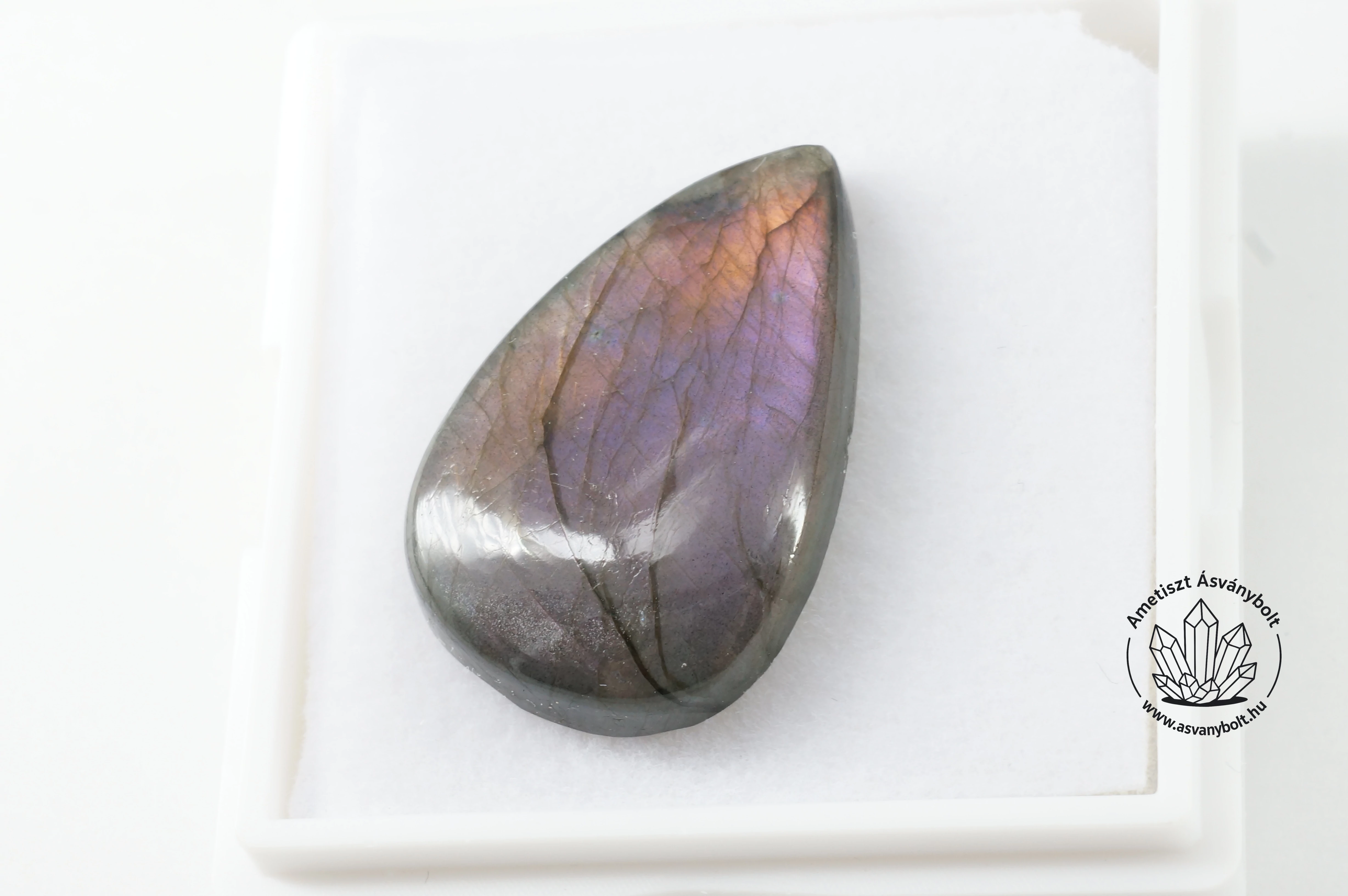 Labradorit lilás narancsos csepp kaboson 6950