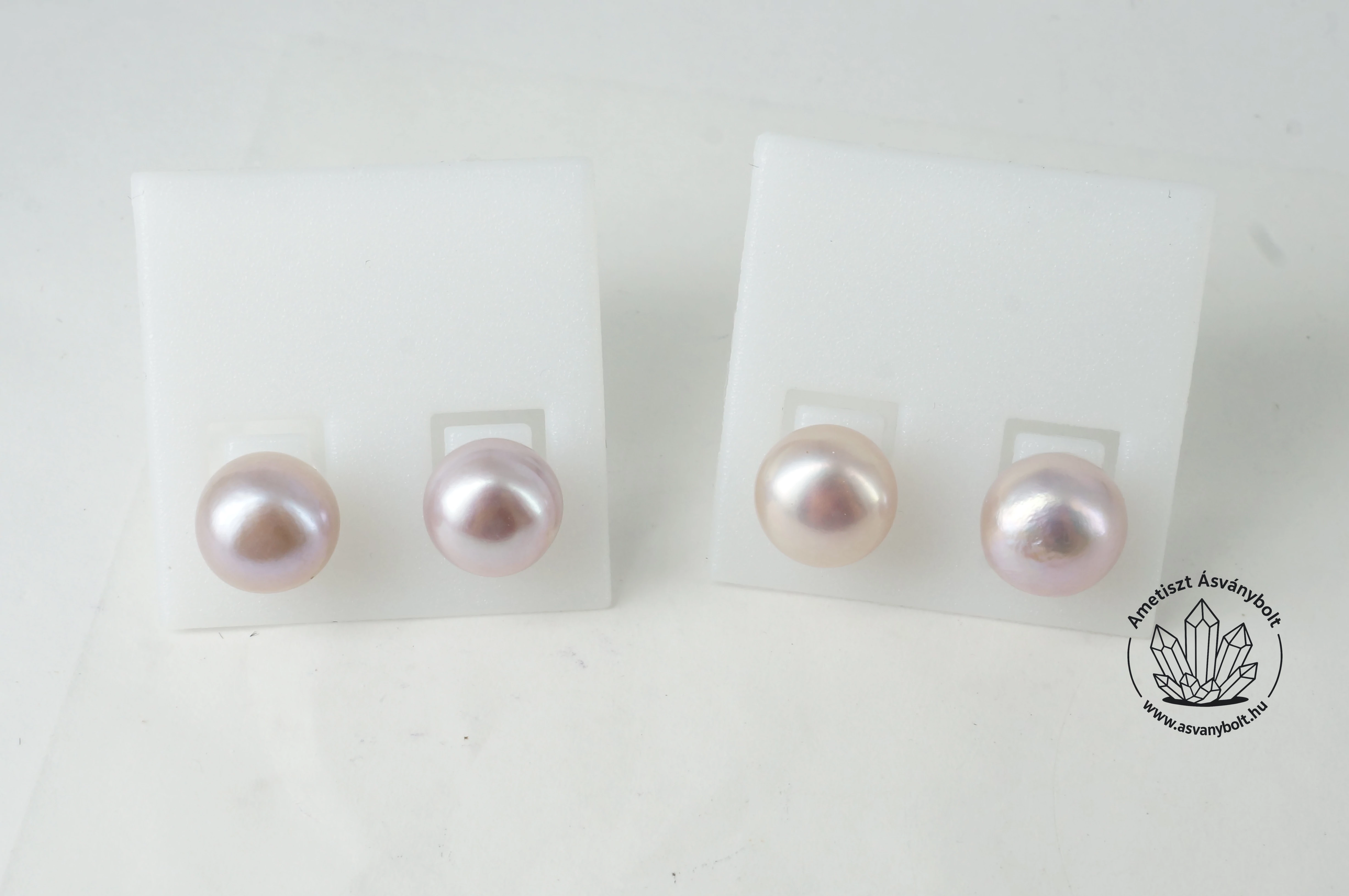 Tenyésztett gyöngy lilás 8 mm-es füli ezüsttel