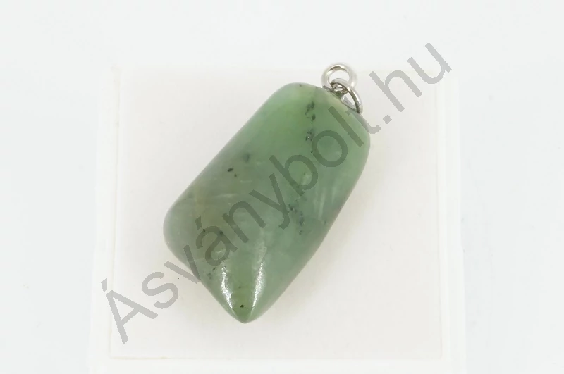 Nefrit jade fúrt medál 14300