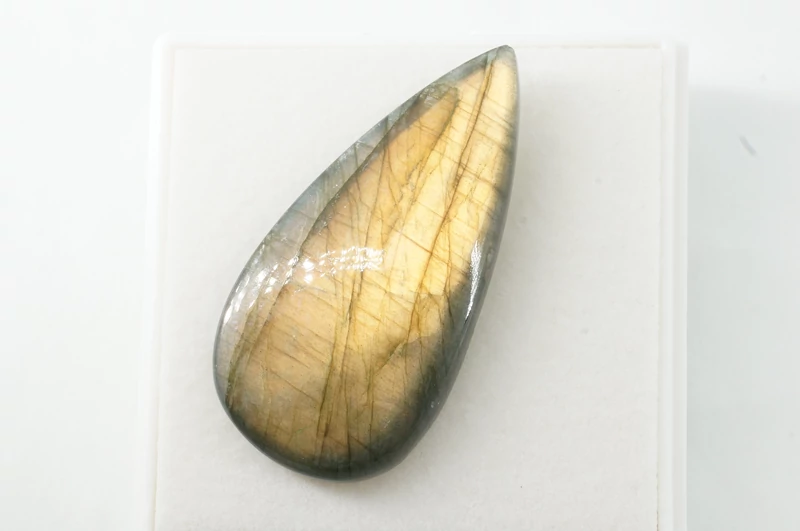 Labradorit bronzos csepp kaboson 10260
