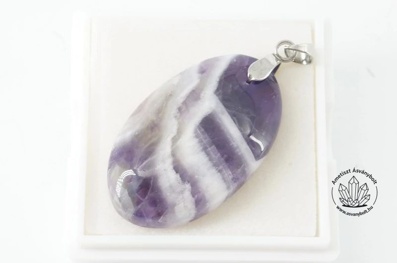 Ametiszt chevron fúrt medál 4000