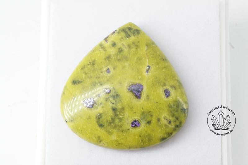 Atlantiszit gömbölyű háromszög kaboson 14720