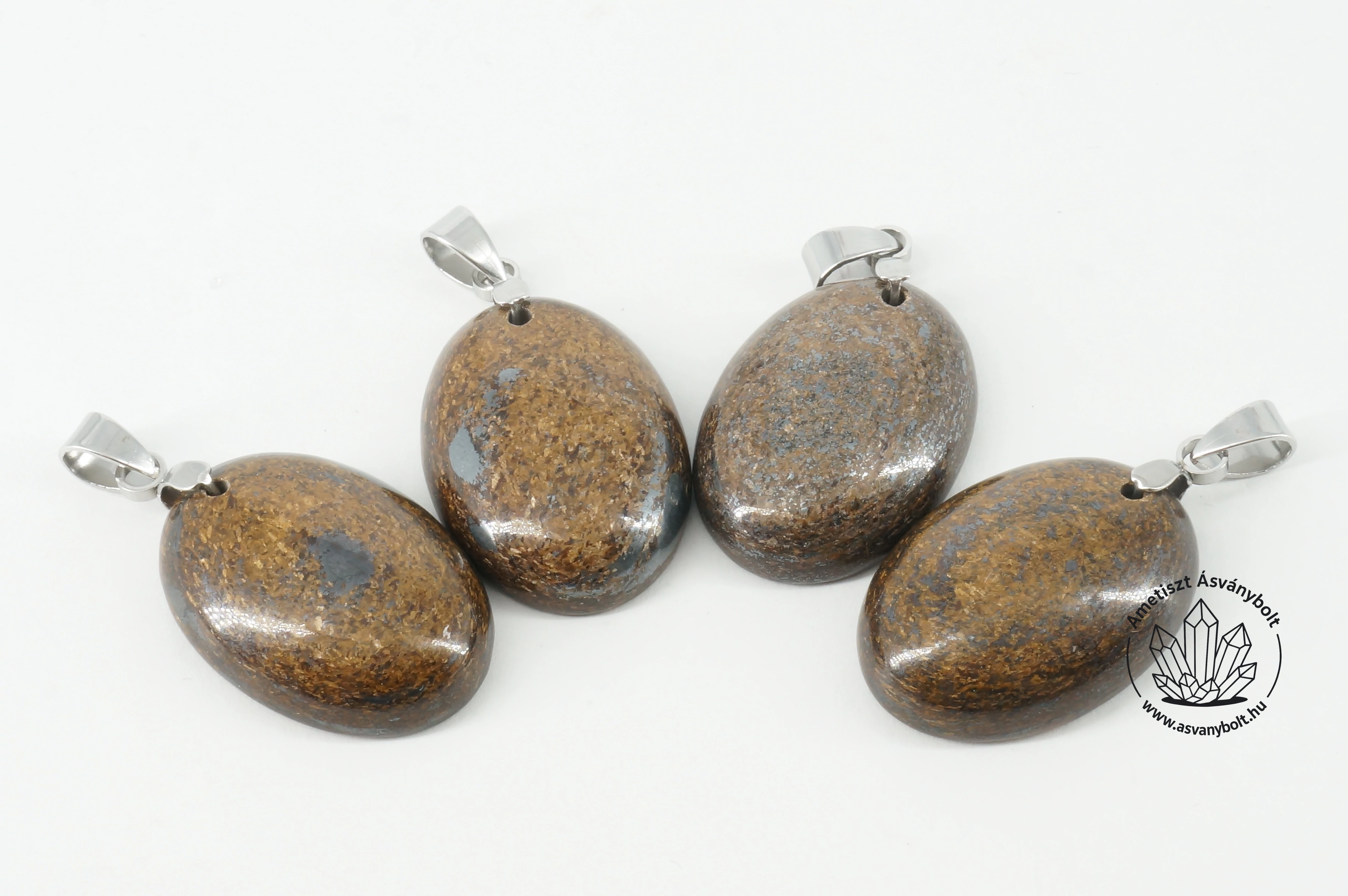 Bronzit ovális fúrt kaboson medál