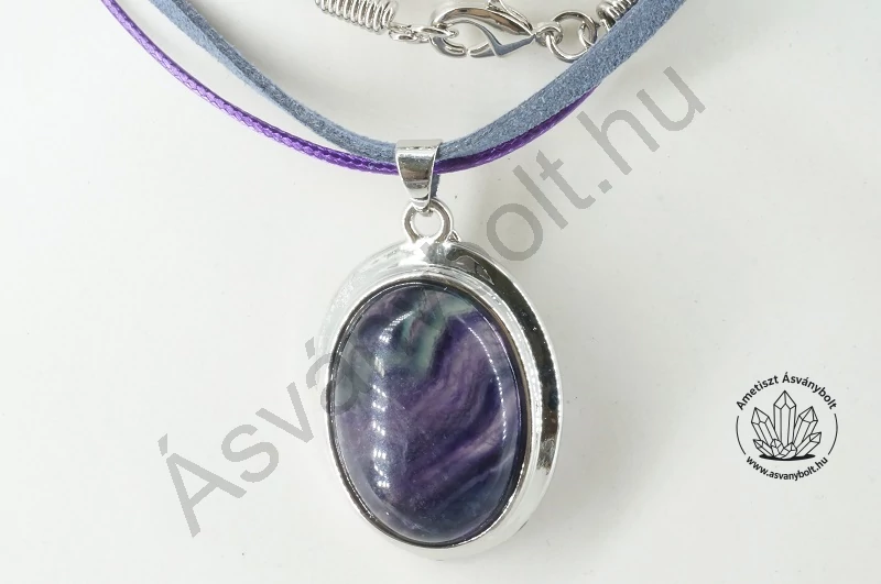 Fluorit lila foglalt medál bőrláncon