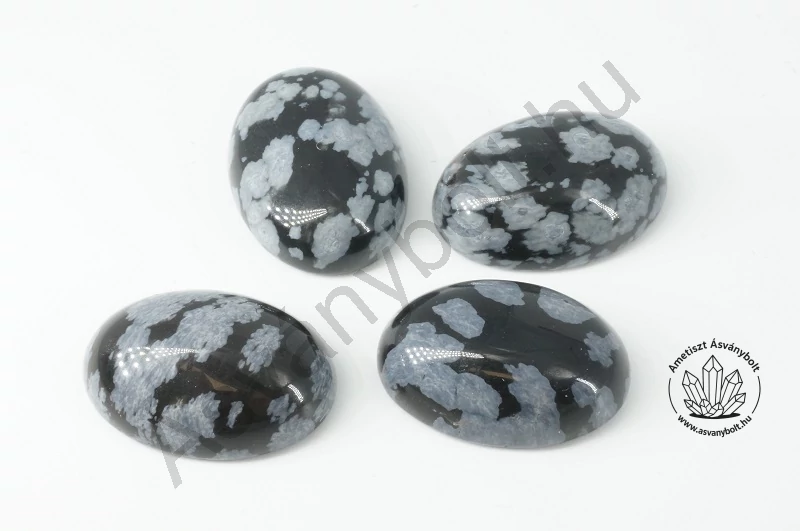 Hópehely obszidián 13x18 mm-es kaboson