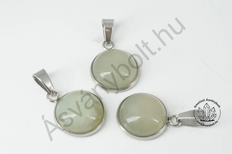 Jade 14 mm-es kaboson medál nemesacélban