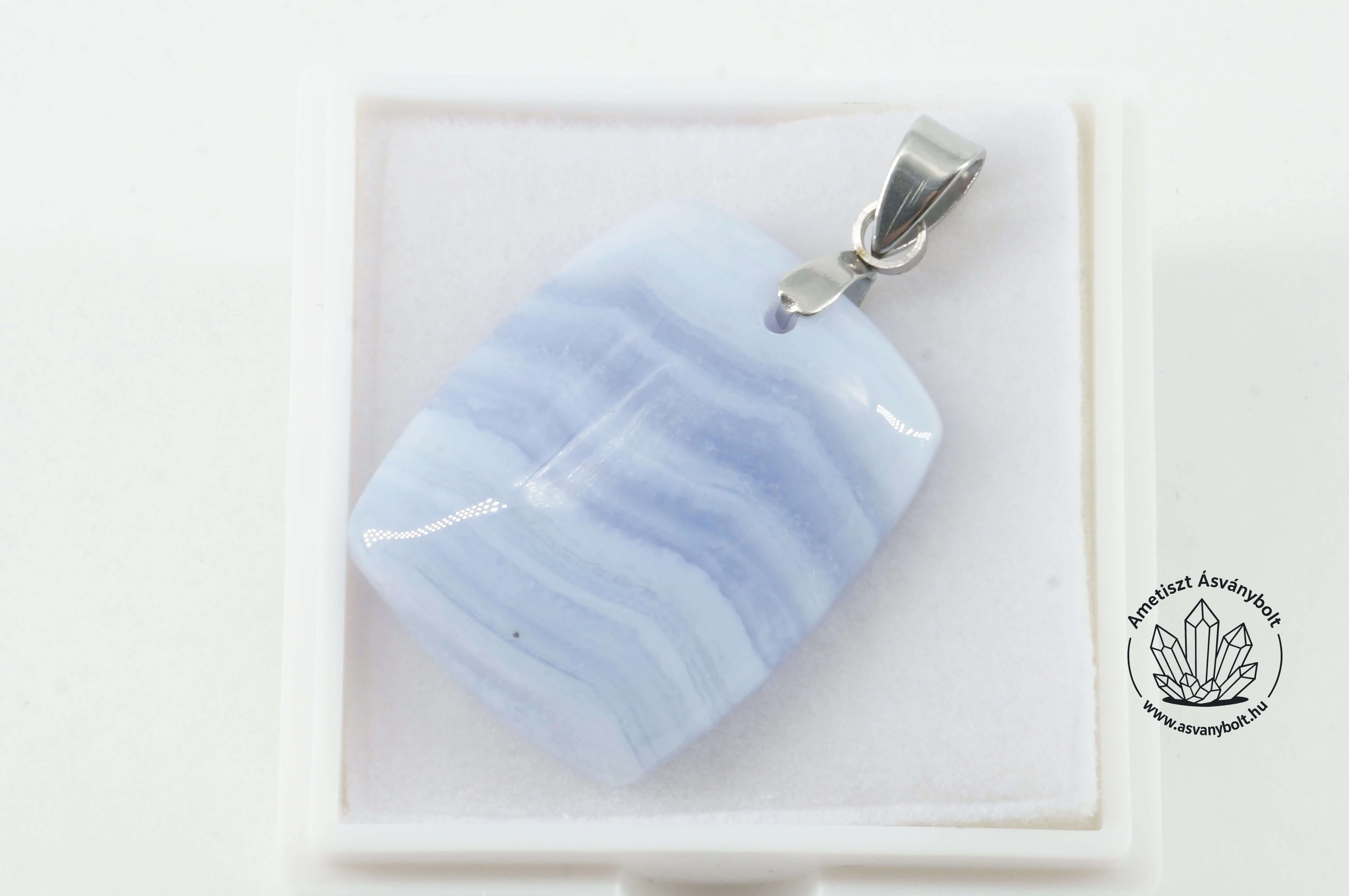 Kalcedon csipke achát tégla fúrt medál 11950