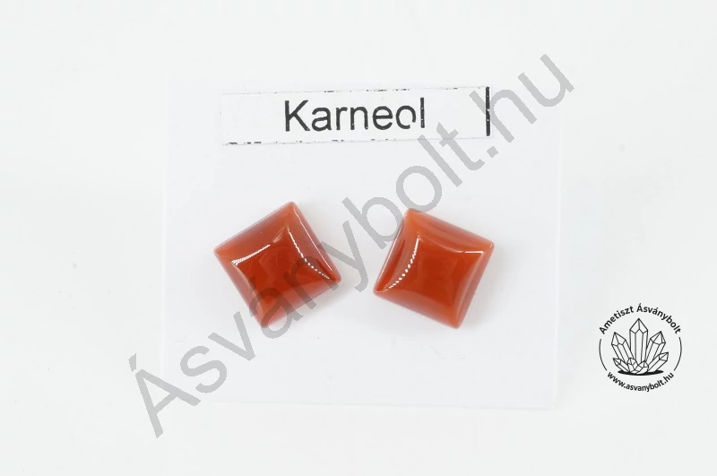 Karneol 8x8-as négyzet nemesacélos füli