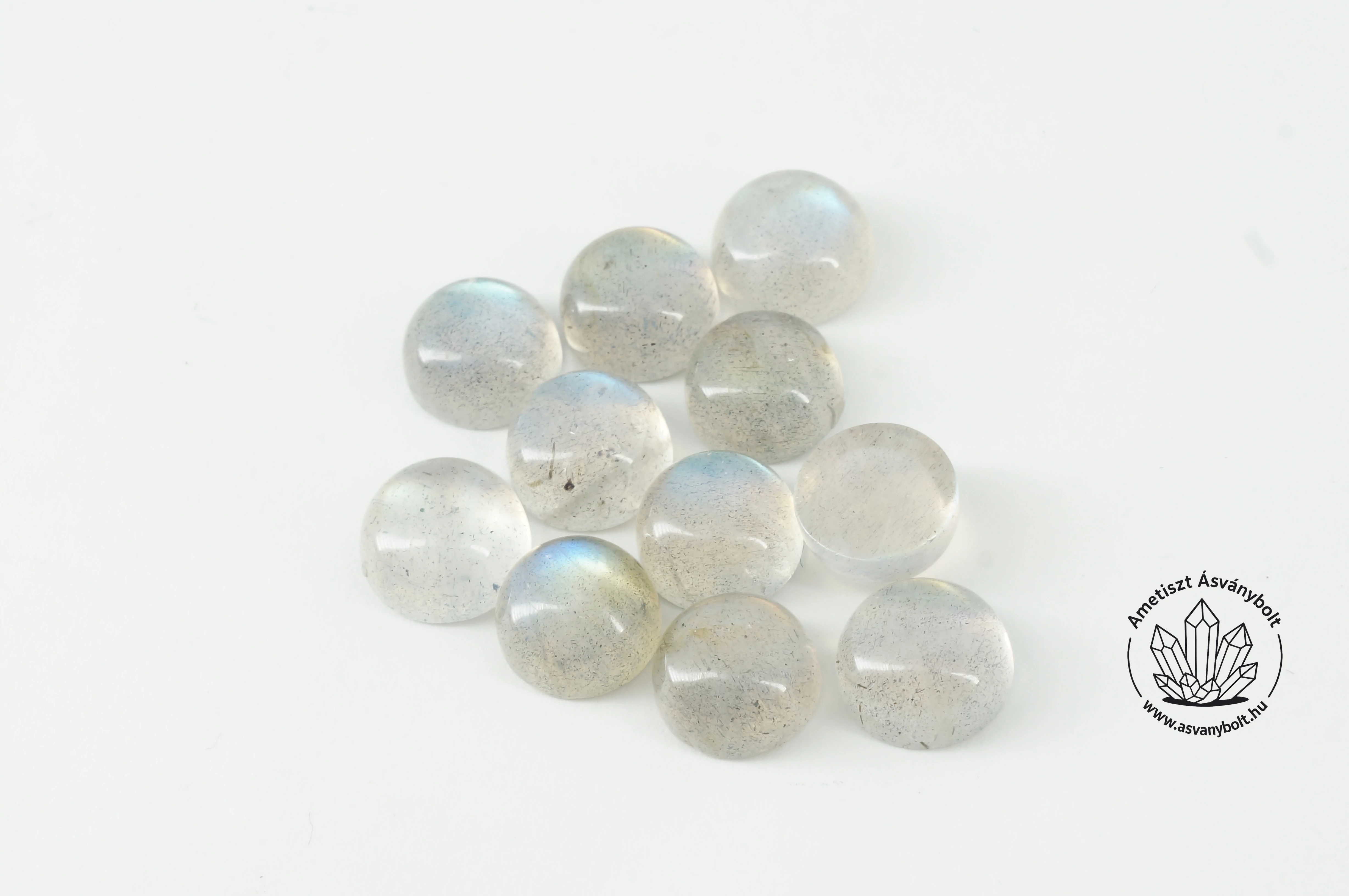 Labradorit extra 8 mm-es kaboson