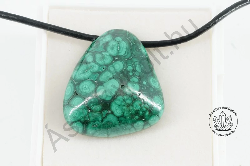 Malachit fúrt medál bőrláncon 12000