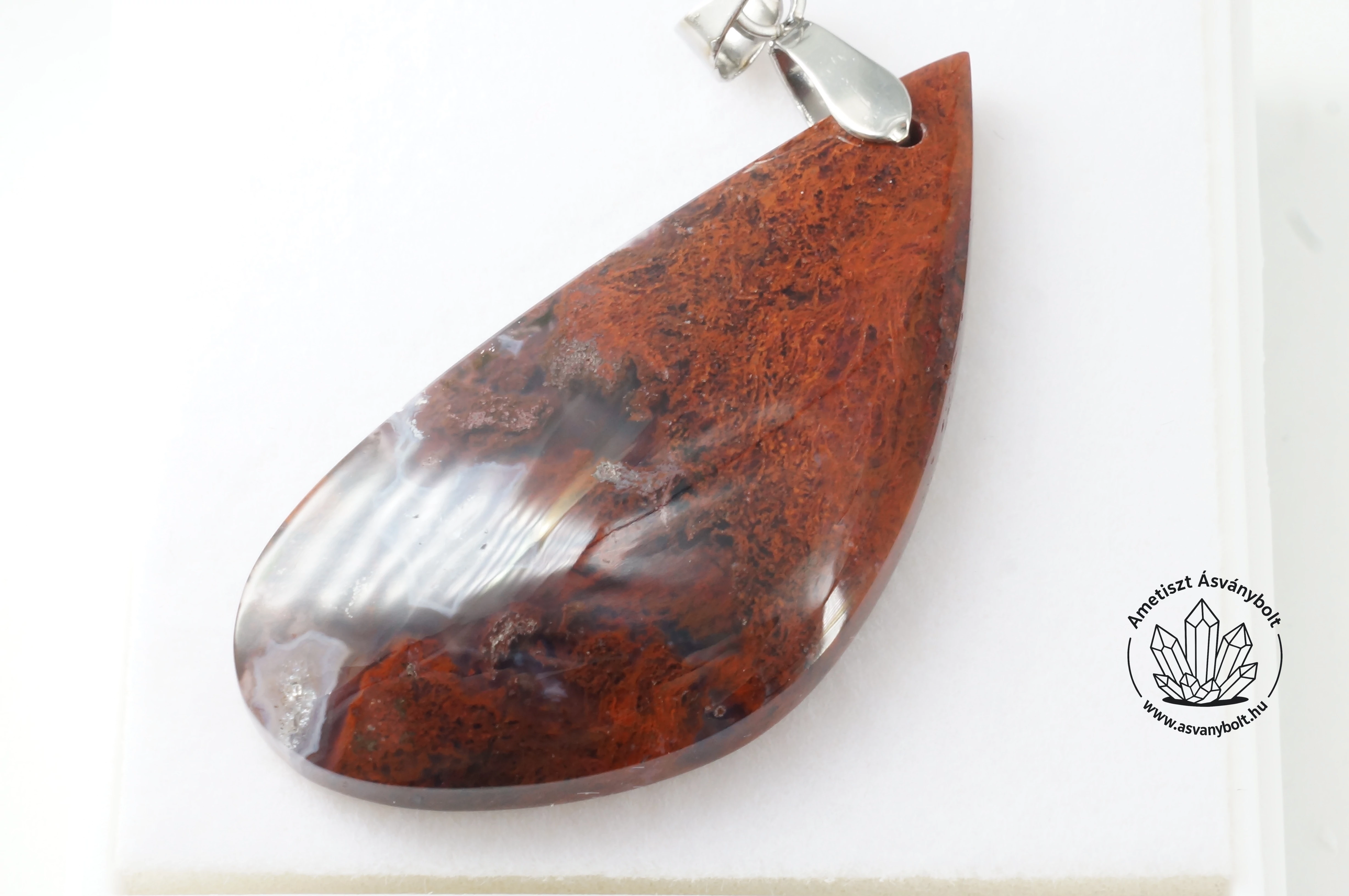 Mohaachát vörös indonéz medál 12700