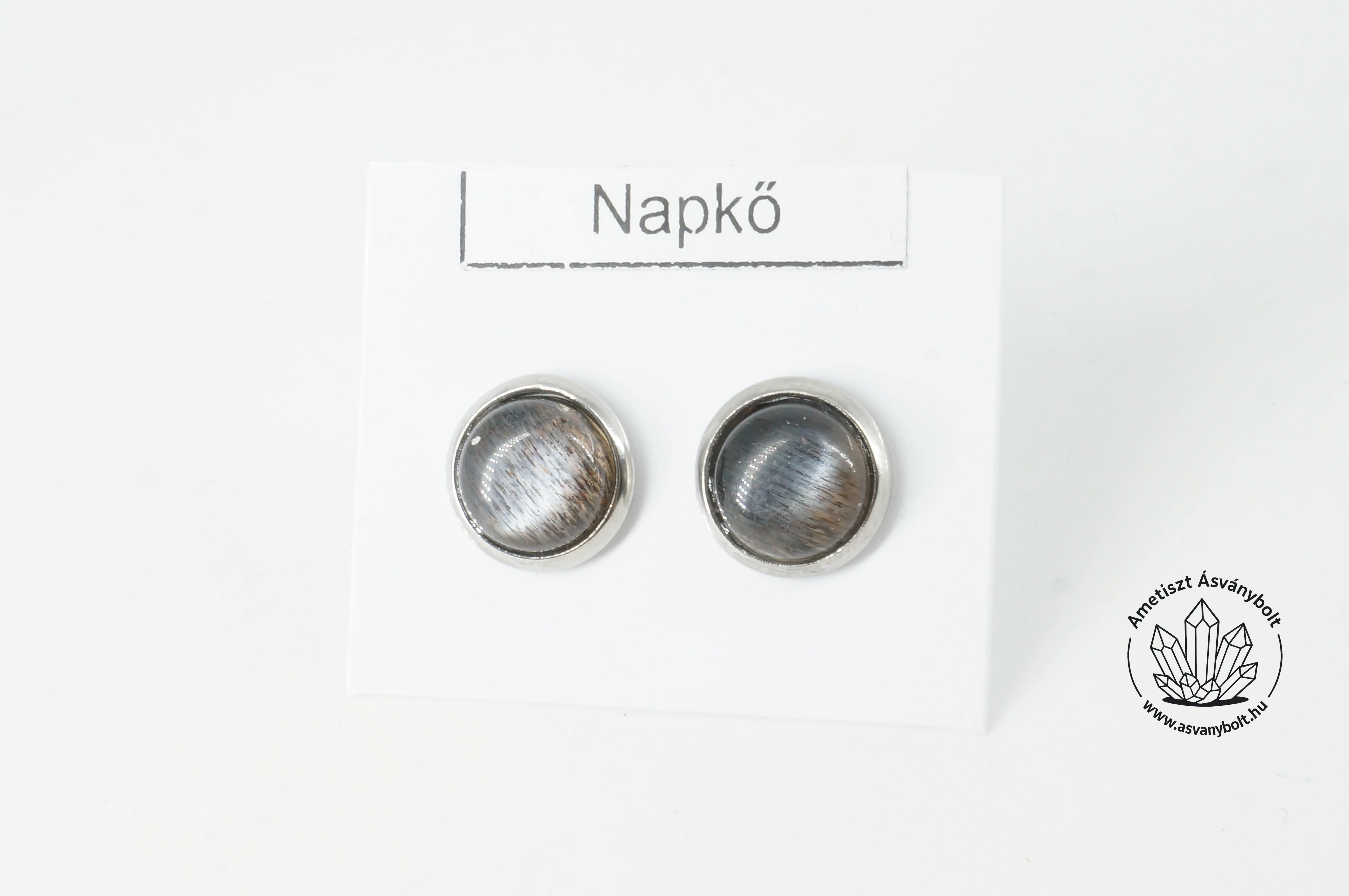 Napkő tanzániai fekete 8-as beszúrós nemesacélos füli