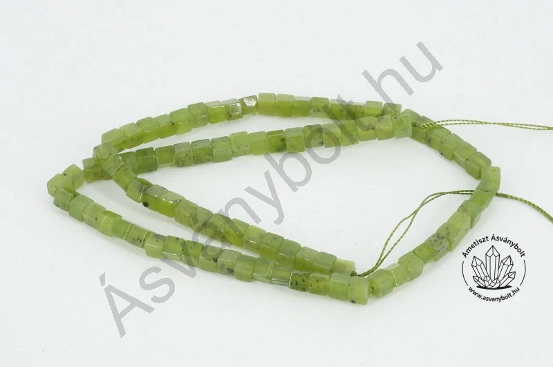 Nefrit 4 mm-es kocka szál