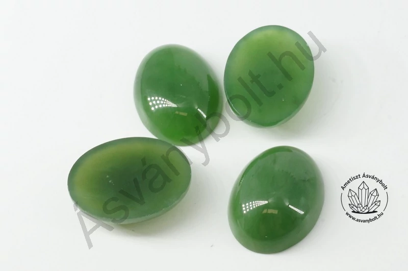 Nefrit jade 12x16-os ovális kaboson