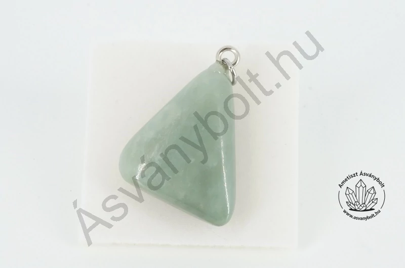 Nefrit jade fúrt medál 11600