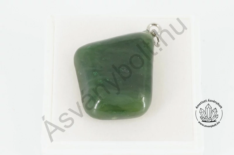 Nefrit jade fúrt medál 14200