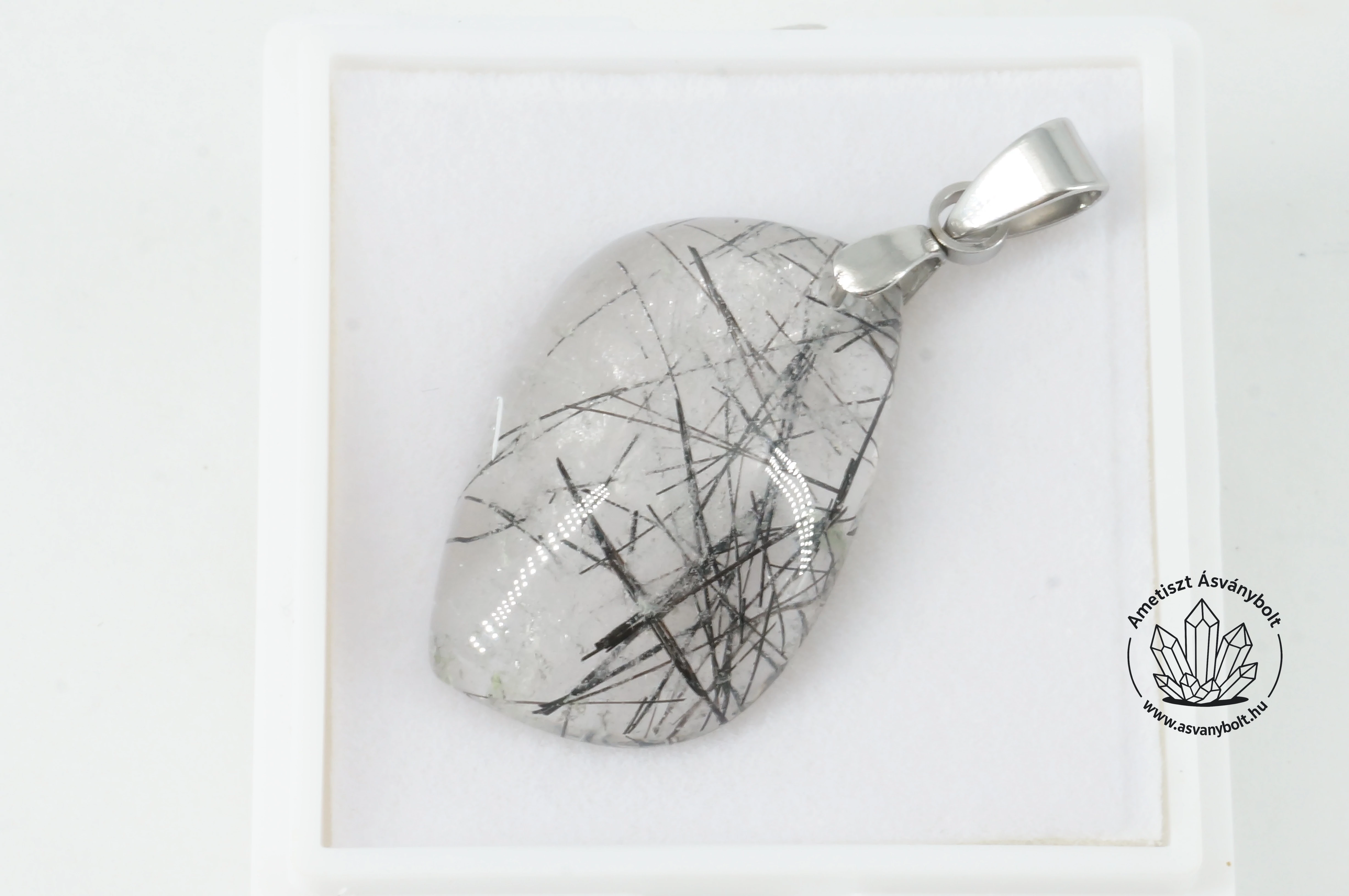 Turmalinkvarc levélke fúrt medál 8100